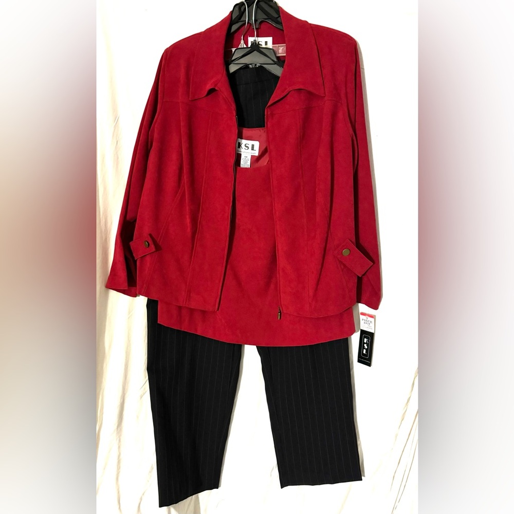 Women’s 3 piece pant suit